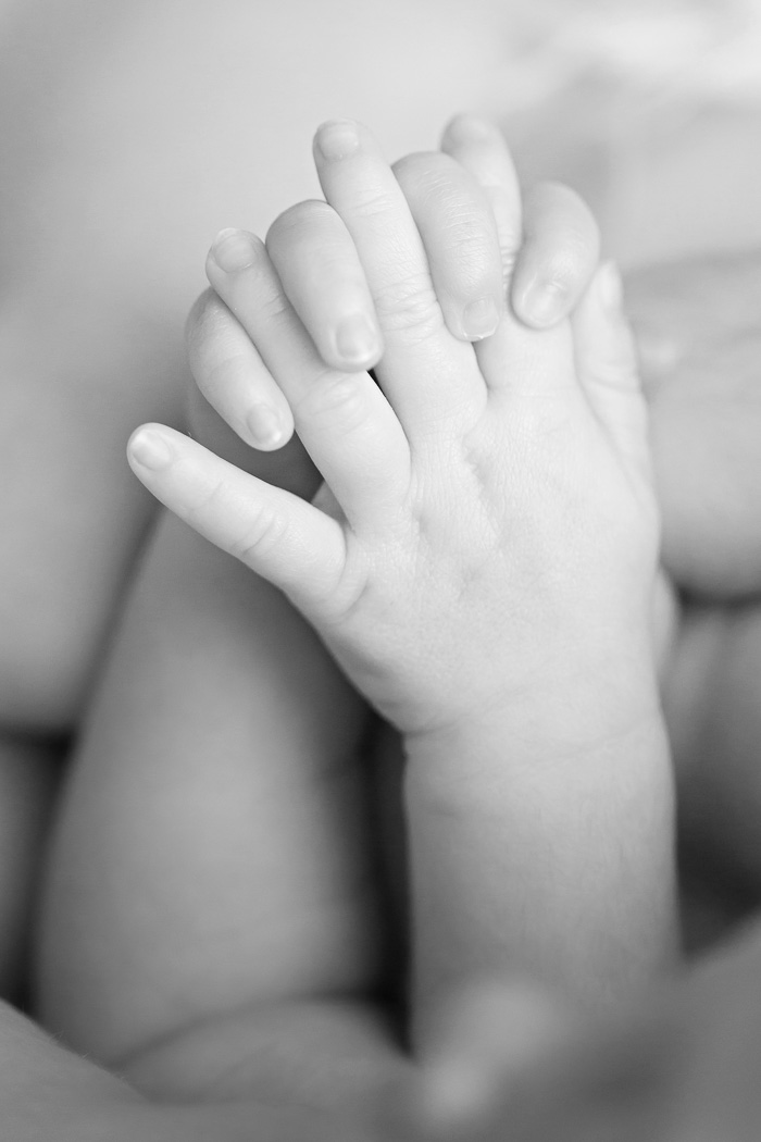 newborn, twin, twins, houston, photographer, photography, baby, babies, b/w, black and white, holding hands, 