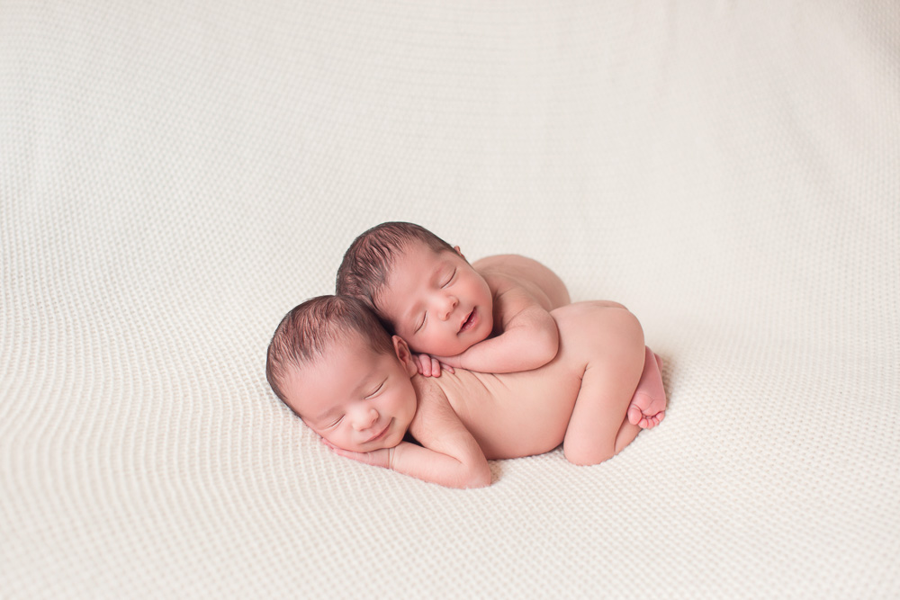 newborn, twin, photography, photograph, photographer, houston, twins, sisters, sister, baby, girl, girls, fraternal, kelli nicole photography, houston, texas, family, siblings, cute, best, cutest, favorite, smile, smiles, smiling, 